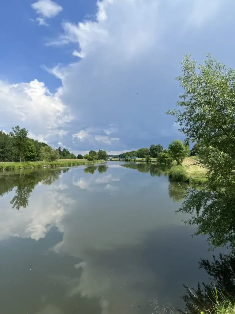 slunečná řeka